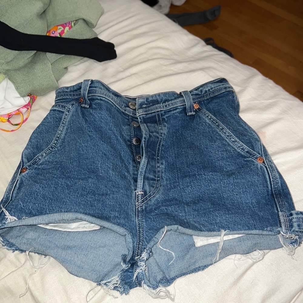 Levi’s Ribcage Straight Denim Shorts
